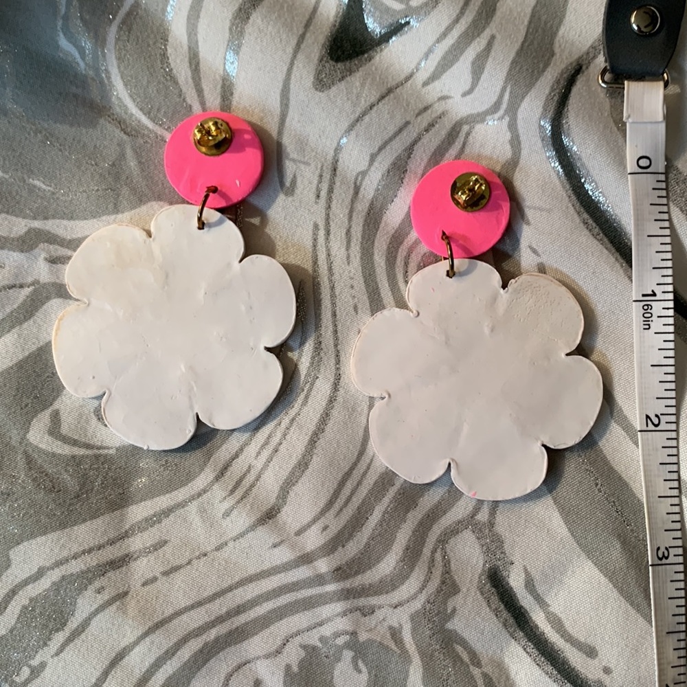 Blush Daisy Clay Daisy Earrings - Picture 4 of 4